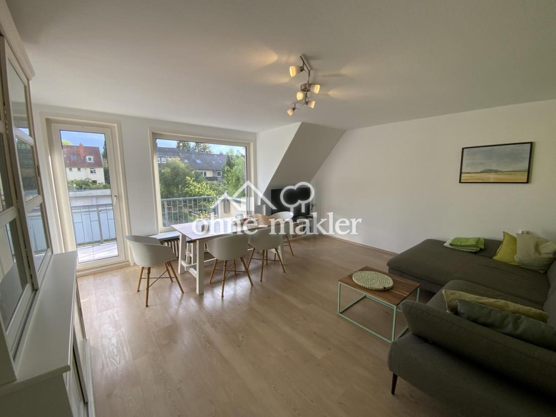 großzügiges Wohnzimmer