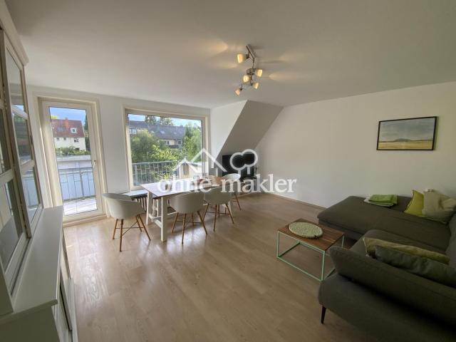 großzügiges Wohnzimmer