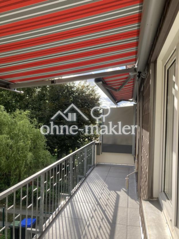 großer Südbalkon mit Markisen