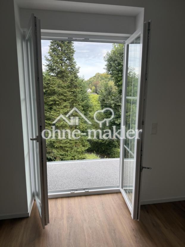 Wohnzimmer / Balkon