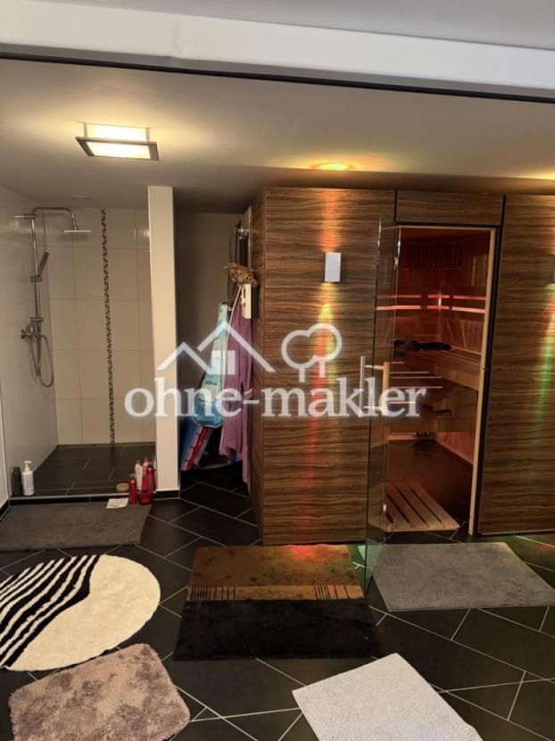 Sauna mit Dusche im Keller