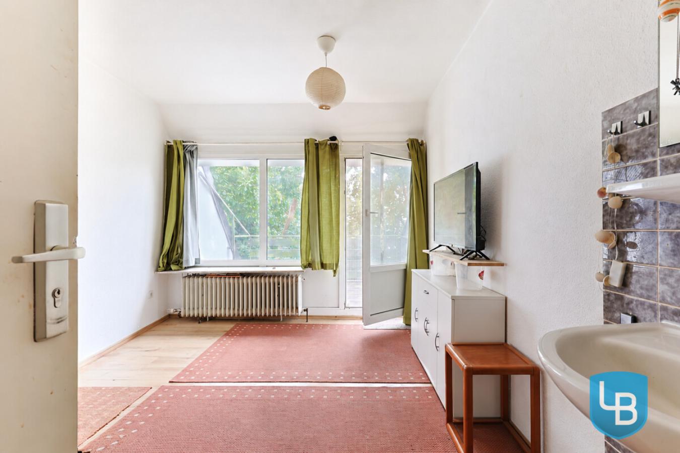 Individuell nutzbares Zimmer Nr. 8 mit Zugang auf den Balkon im DG