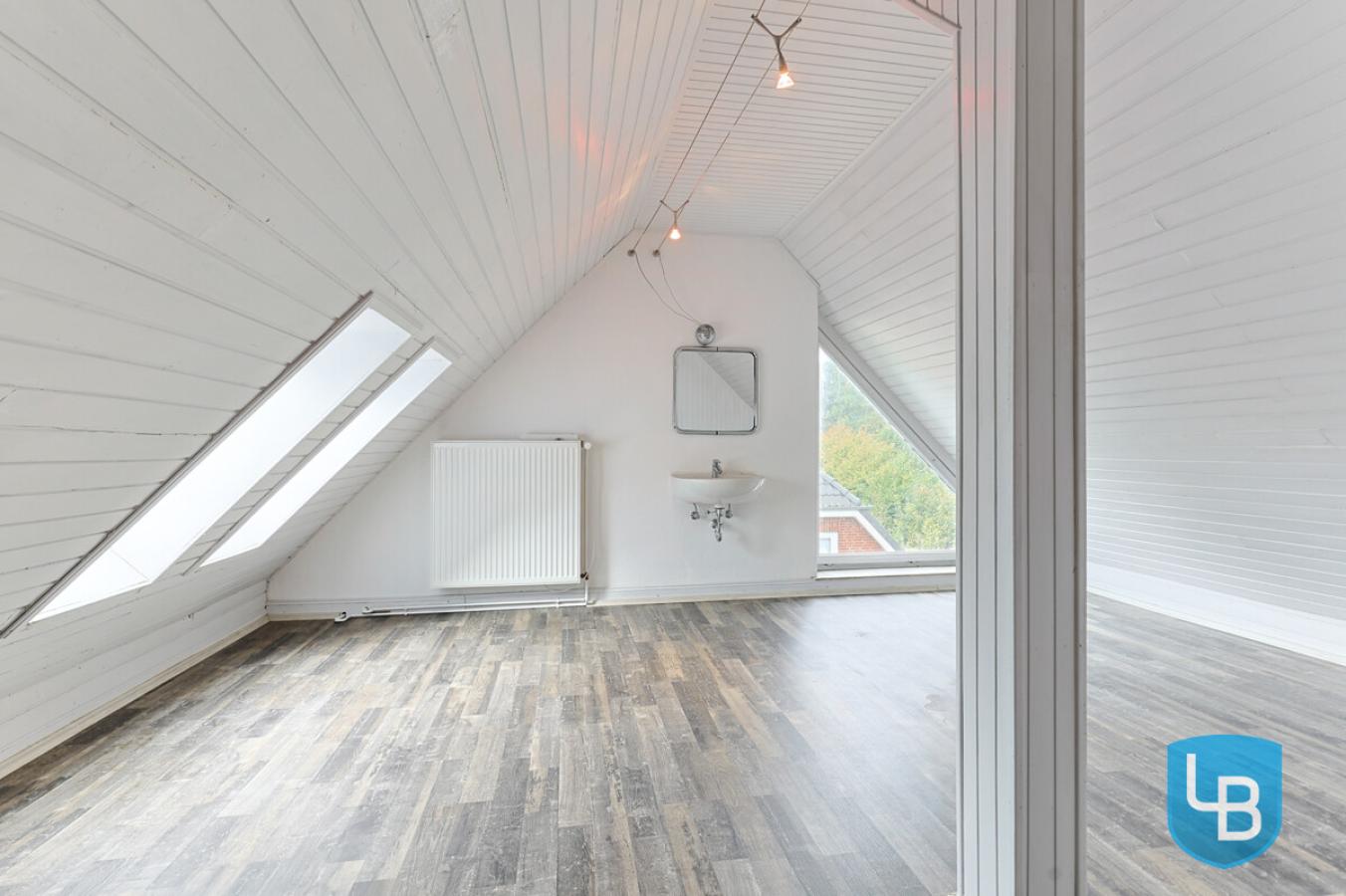 Zimmer im Spitzboden...