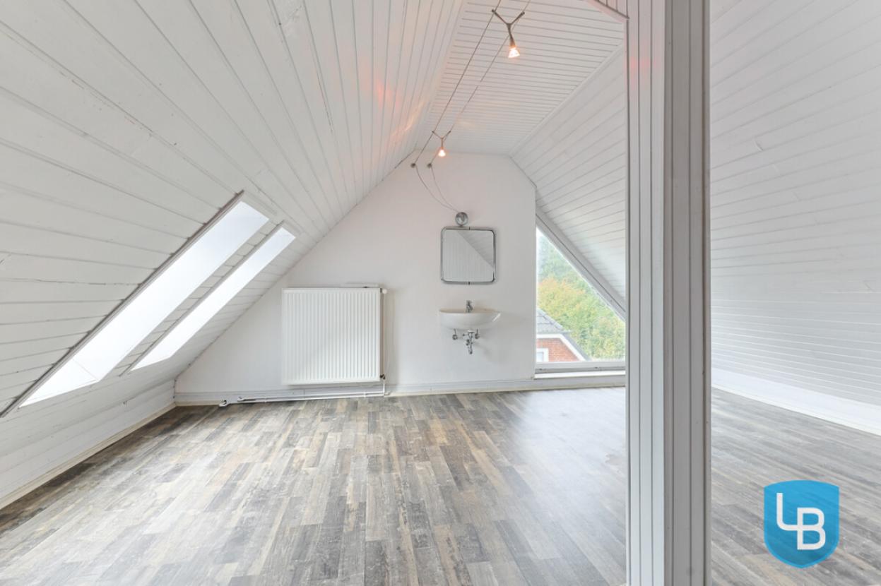 Zimmer im Spitzboden...