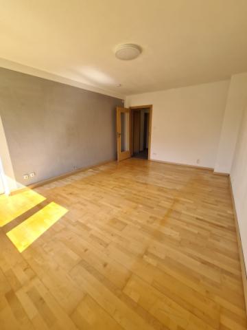Wohnzimmer m. Ausgang Balkon