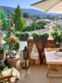 Balkon mit Bergblick