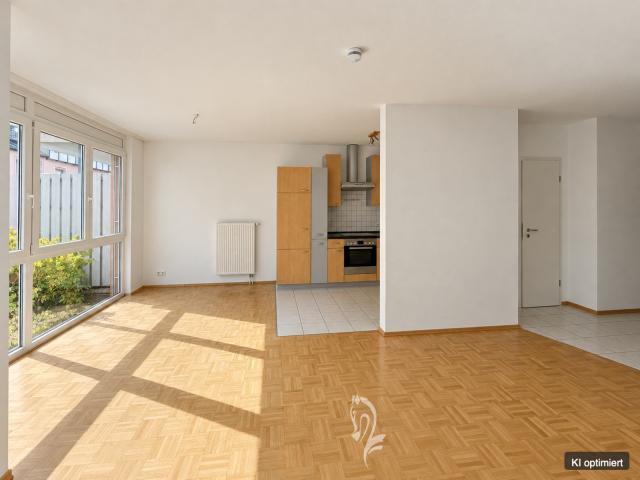 Wohn,-Esszimmer mit Küchenbereich