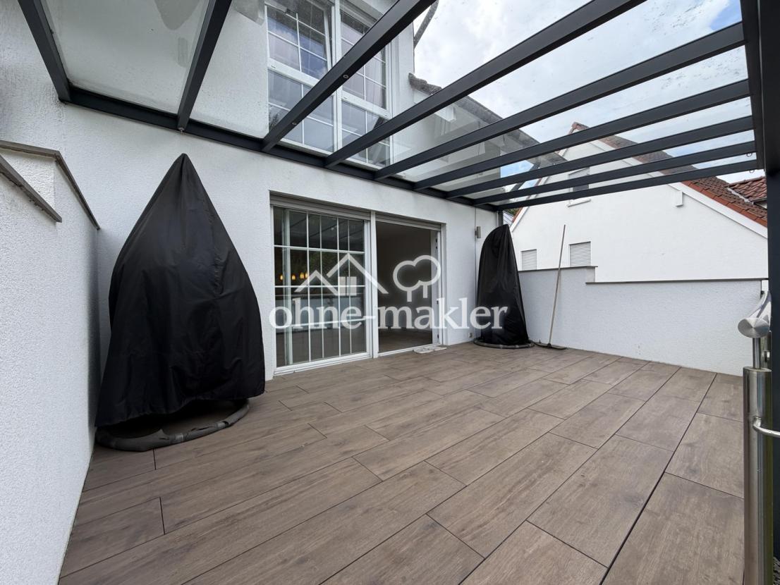 Terrasse mit Blick ins Wohnzim