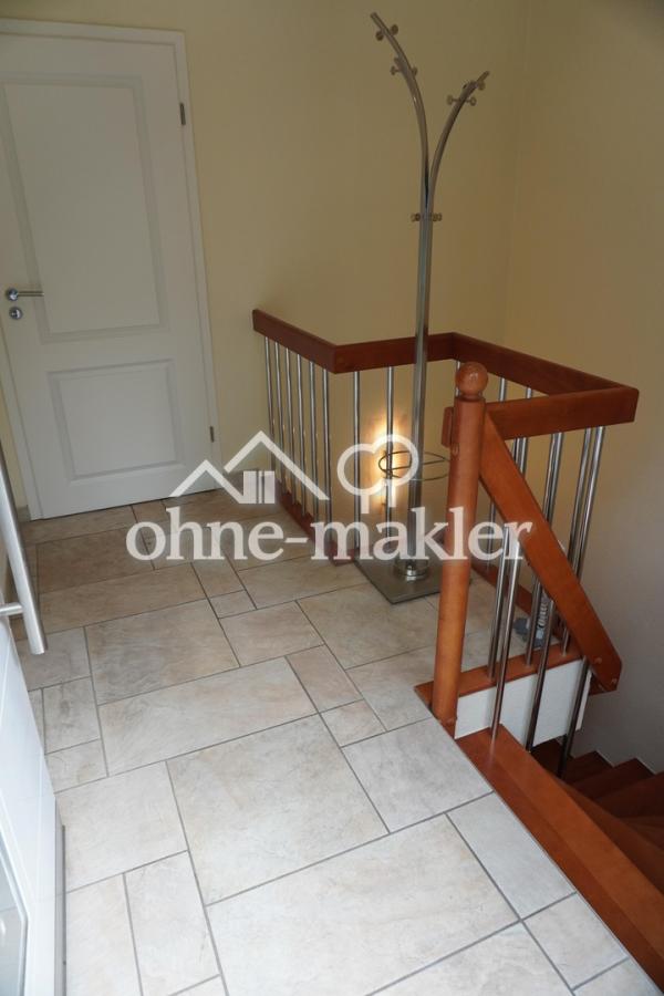 Eingang mit Treppe UG