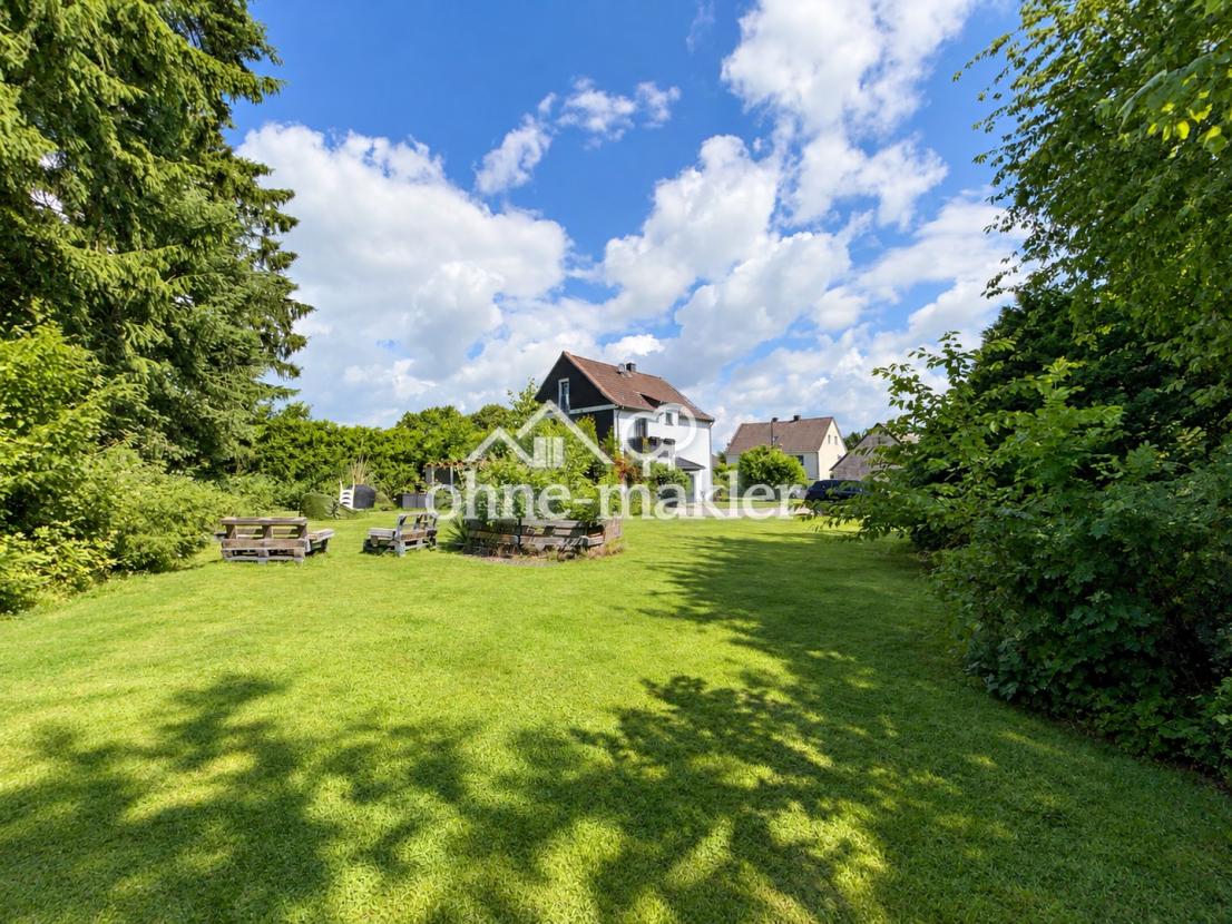 Garten und Rückansicht Haus