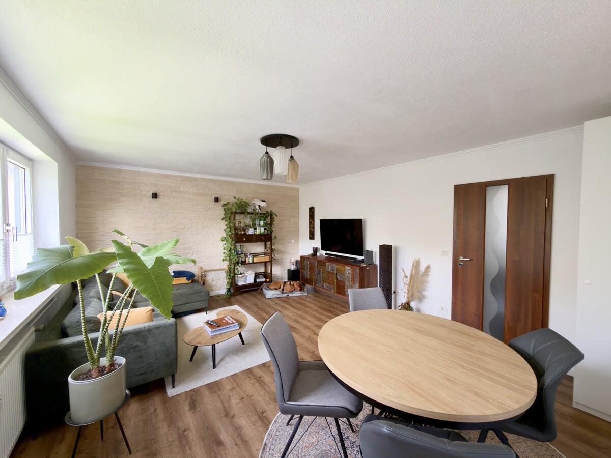 Einblicke ins Wohn-/Esszimmer