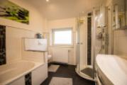 Wohnung: Badezimmer