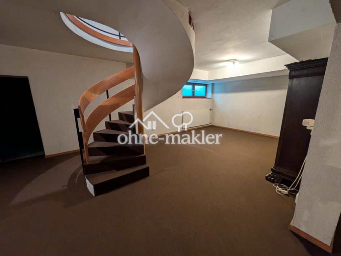 Kellertreppe zum Esszimmer