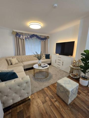 re Wohnzimmer mit KI dekoriert