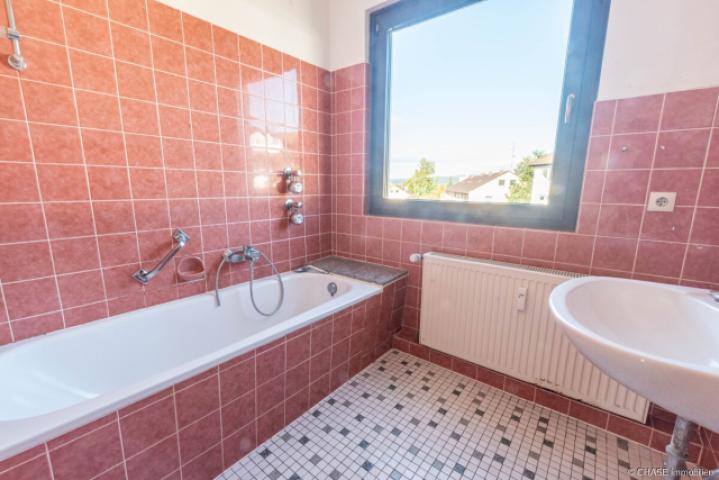 Badezimmer mit Badewanne