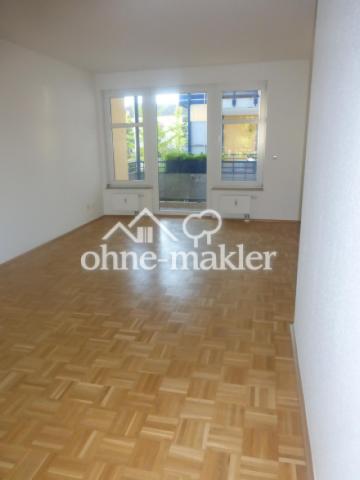 Wohnzimmer Blick zum Balkon