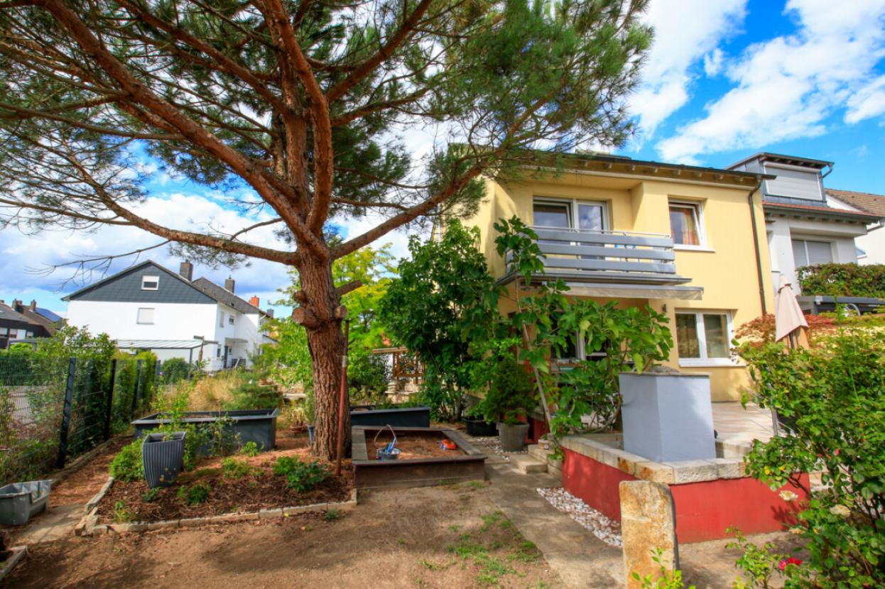Garten seitlich