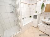 Badezimmer, Dusche und Wanne