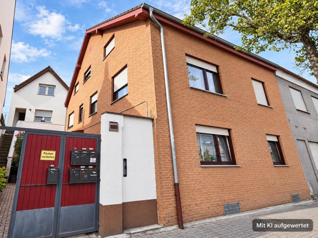 Strassenseite mit Vorderhaus