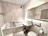 Badezimmer mit Wanne