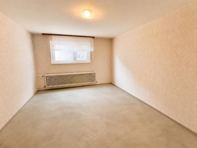 Im Keller Gästezimmer/Homeoffice...