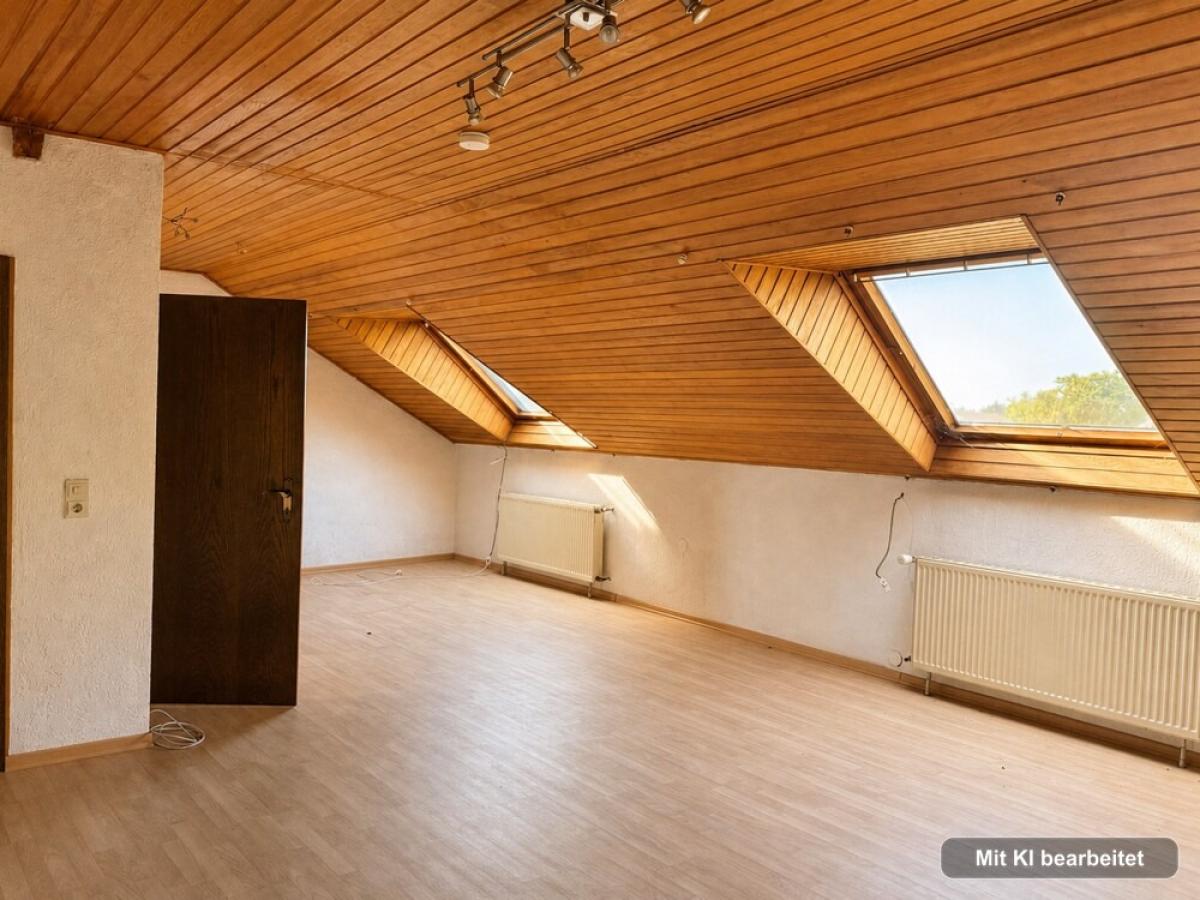 großer Raum im Obergeschoss