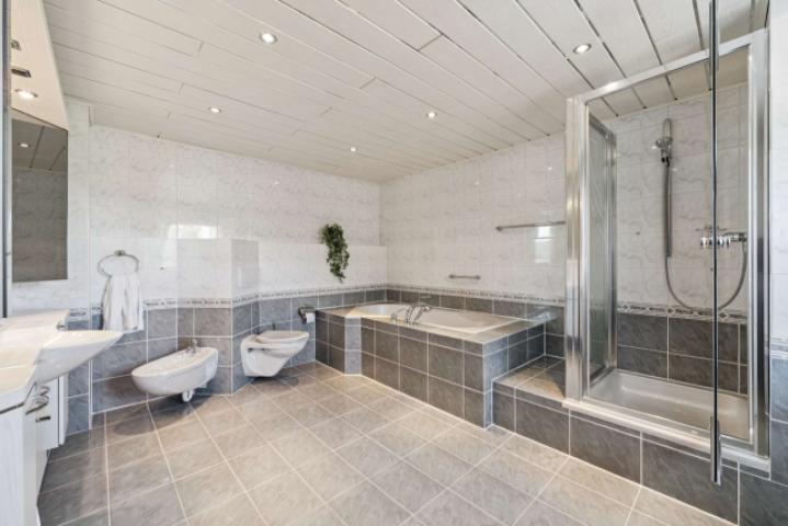 Badezimmer im Obergeschoss