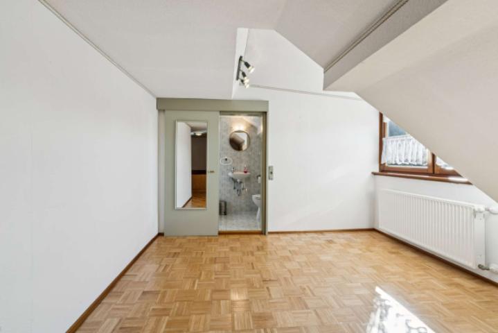 Studio mit Blick aufs Bad (DG)