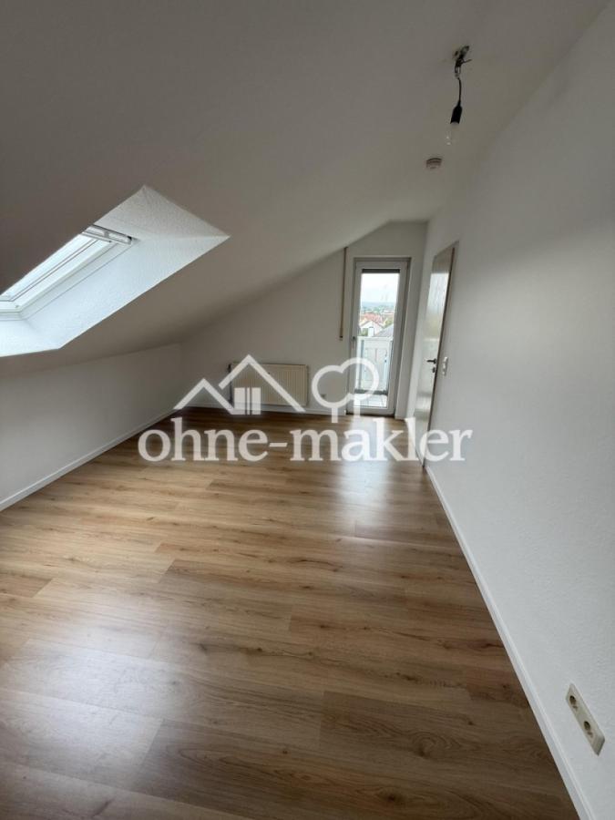 Schlafzimmer mit Balkontür