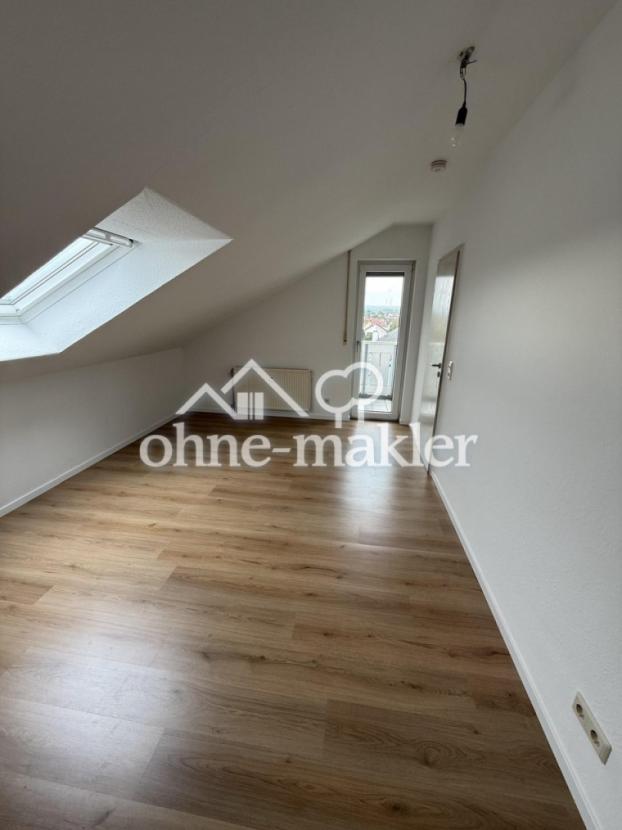 Schlafzimmer mit Balkontür