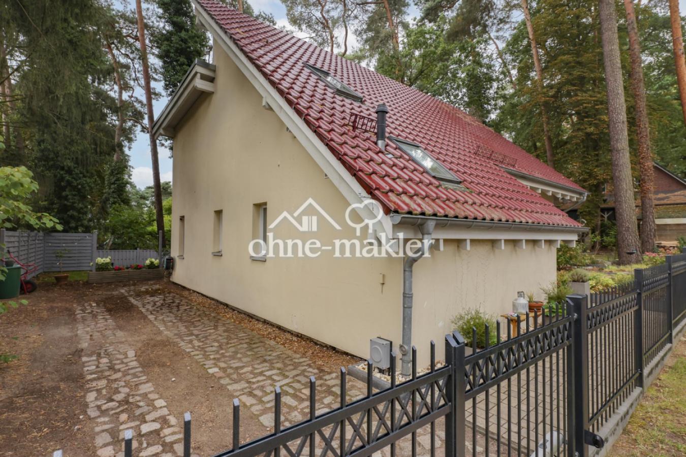 Außenansicht Stellplätze