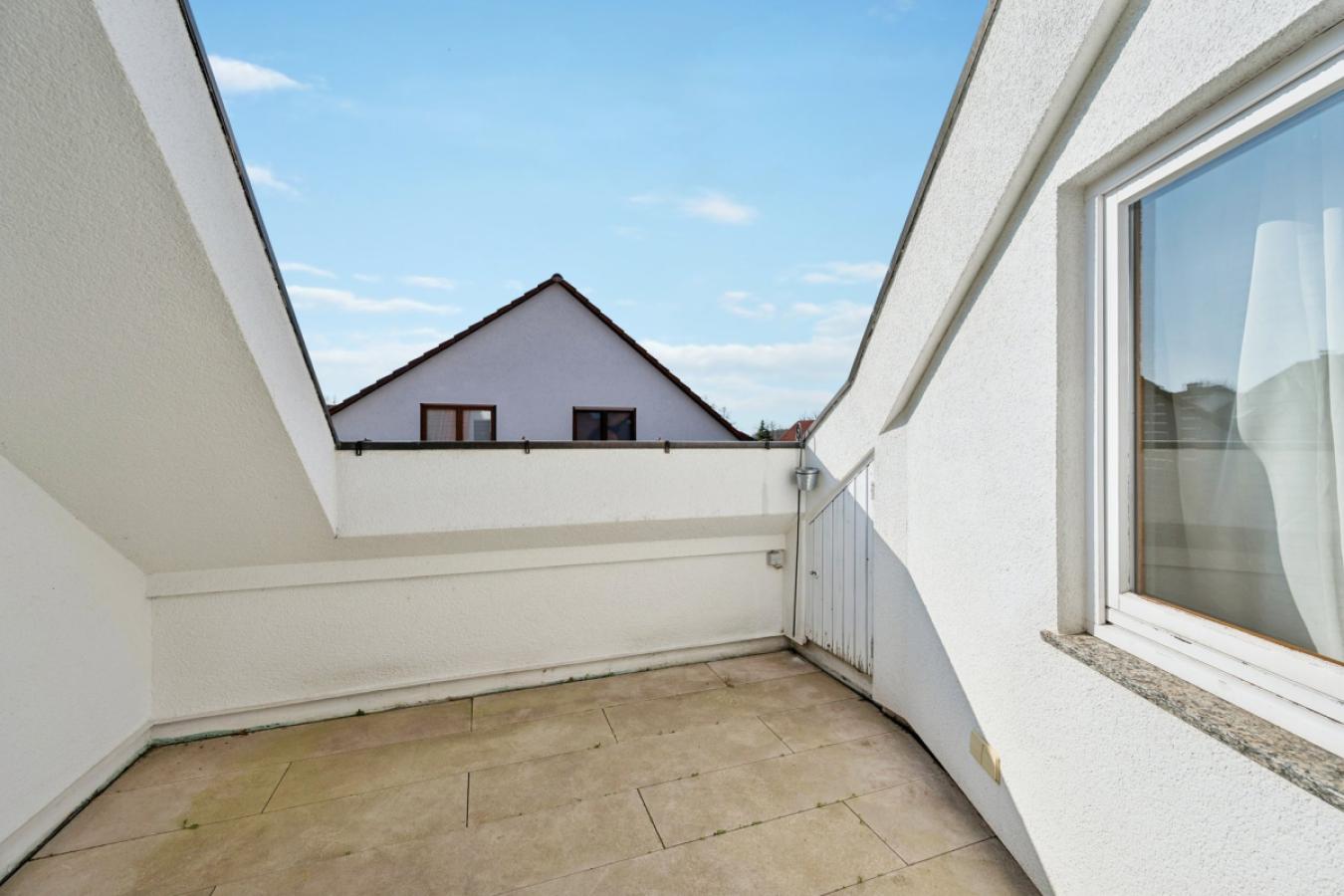 1. DG - Loggia
