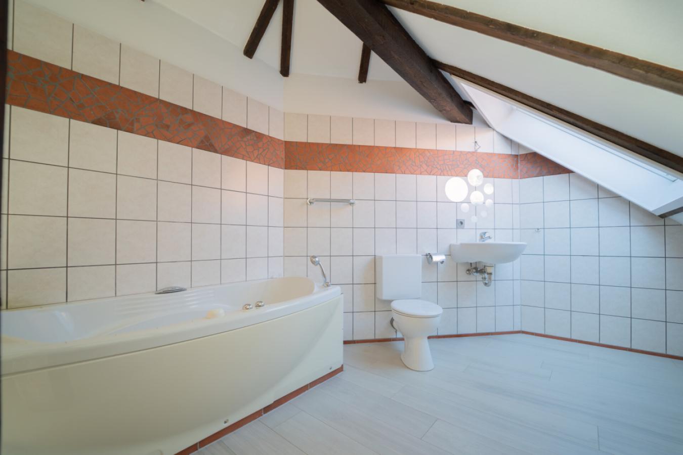 Maisonette leerstehend Badezimmer OG