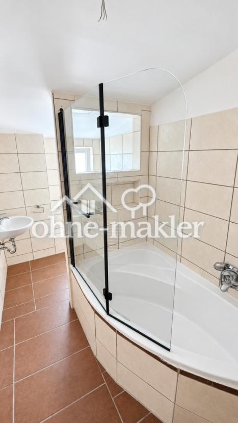 Badezimmer mit Duschwanne