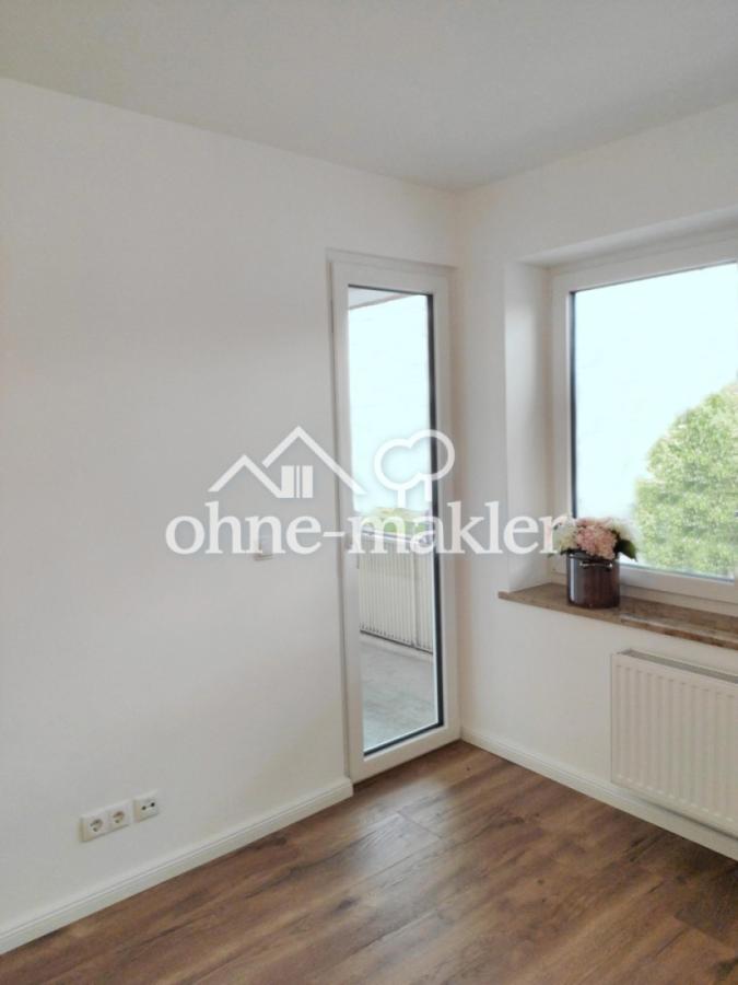 Wohnzimmer - Zugang zum Balkon