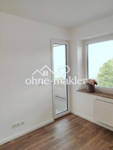 Wohnzimmer - Zugang zum Balkon
