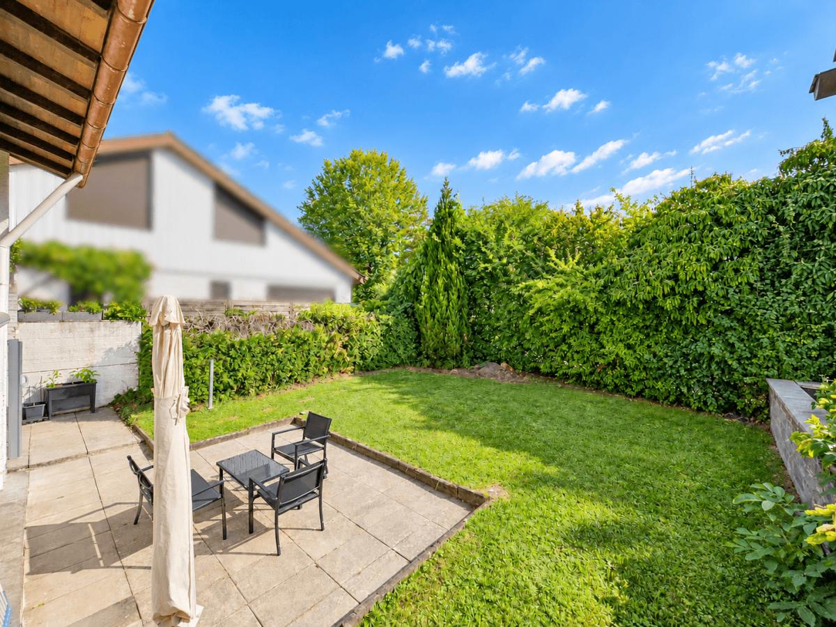 Gartengrundstück mit Terrasse Rückseite