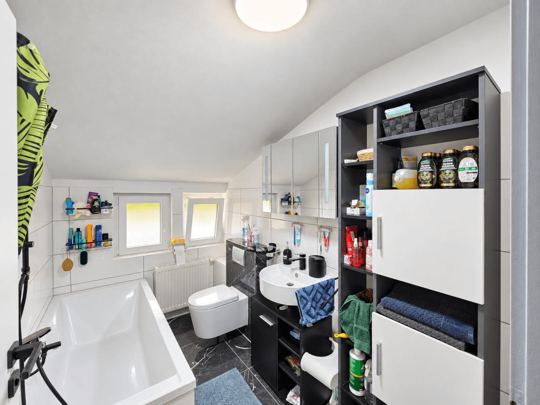 Tageslichtbad mit Badewanne DG