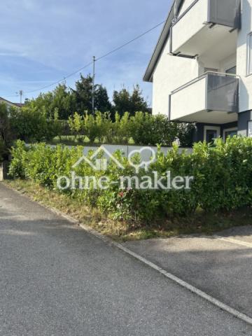 Kleiner Balkon und Hecke