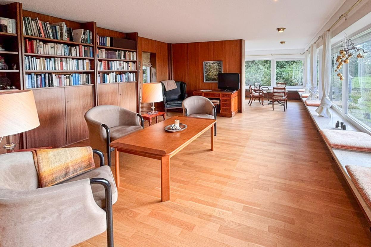 Blick Richtung Wohnzimmer und Büro