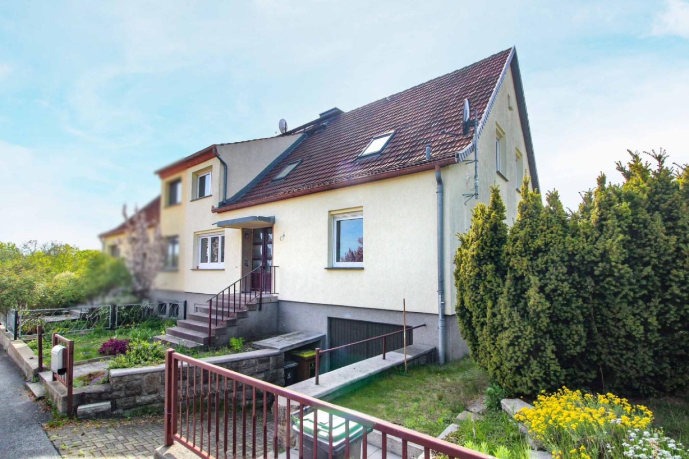 seitliche Hausansicht Front