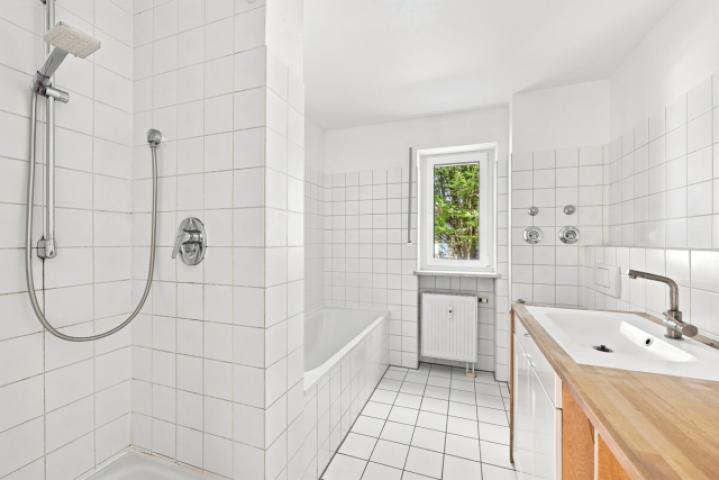 Bad Dusche und Wanne