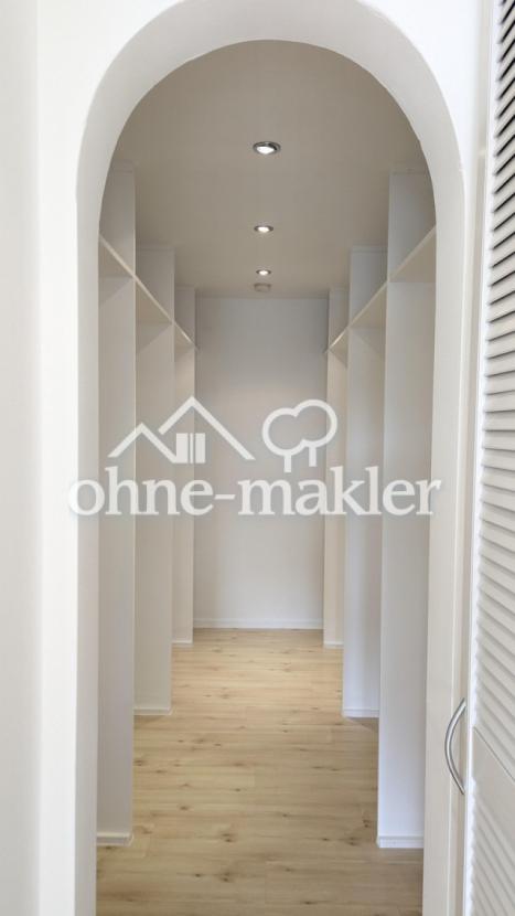 Begehbarer Kleiderschrank