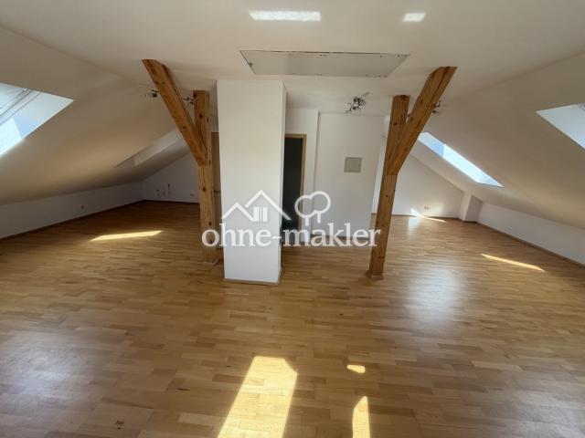 Großes Dachgeschoss