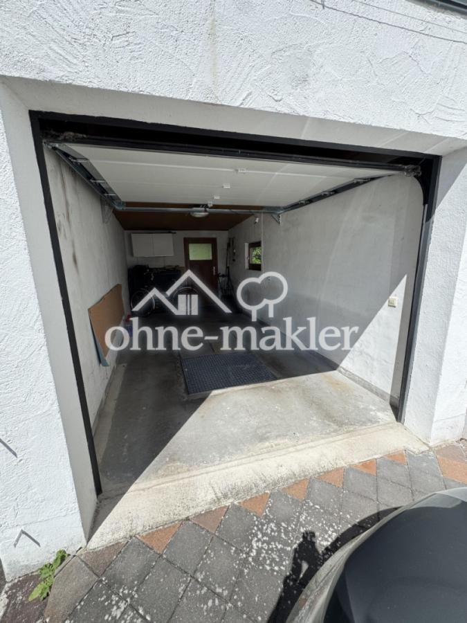 Garage mit elektr. Tor