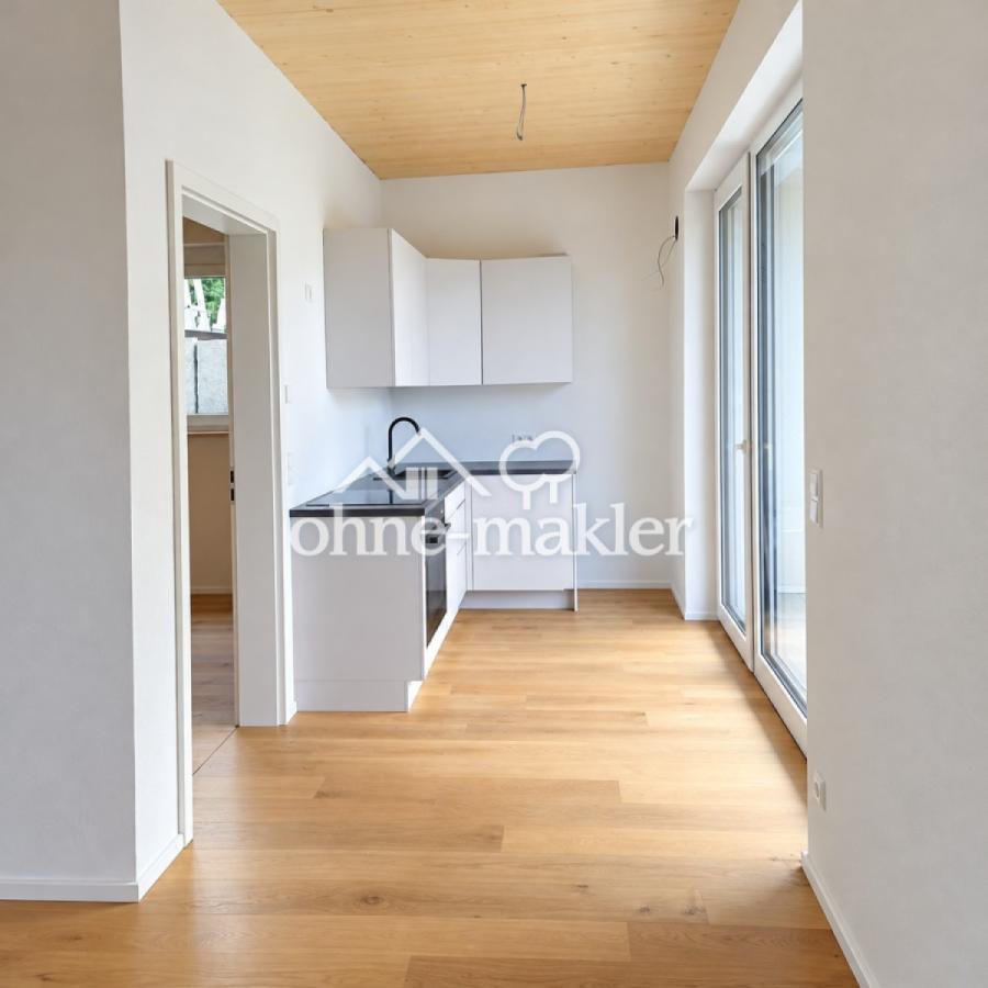 Küche mit Balkonausgang