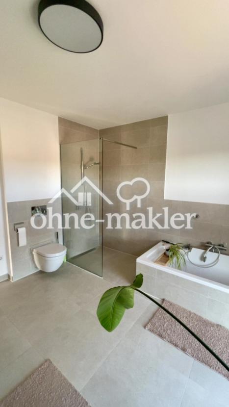 bodenebene Dusche + Badewanne