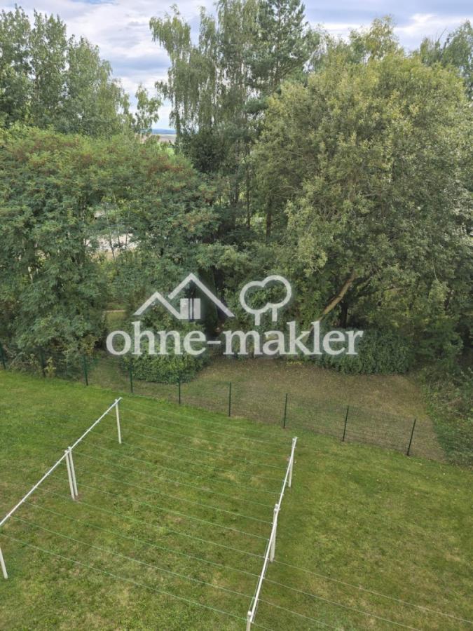 Blick vom Balkon in den Garten
