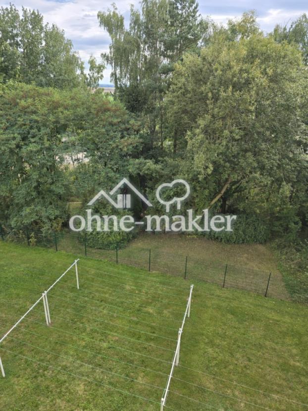 Blick vom Balkon in den Garten