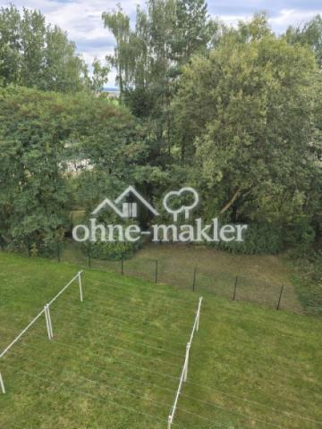 Blick vom Balkon in den Garten